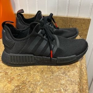 Women’s black adidas tennis shoes